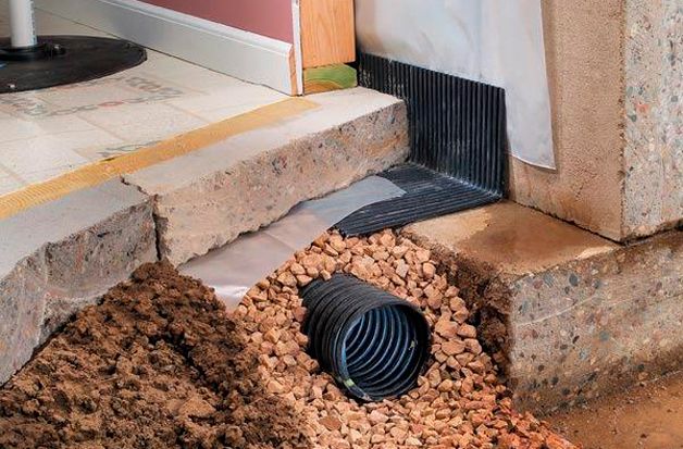 Захистити приміщення від негативного впливу навколишнього середовища допоможе гідроізоляція і правильно зроблений дренаж підвалу