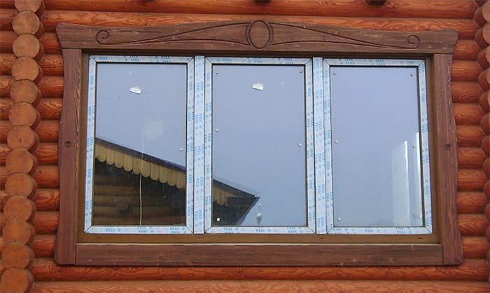 Багато століть вікна будинку обрамляли дерев'яні різьблені лиштви