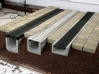 У нас є докладна стаття про   бетонні лотки   для водовідведення з їх характеристиками