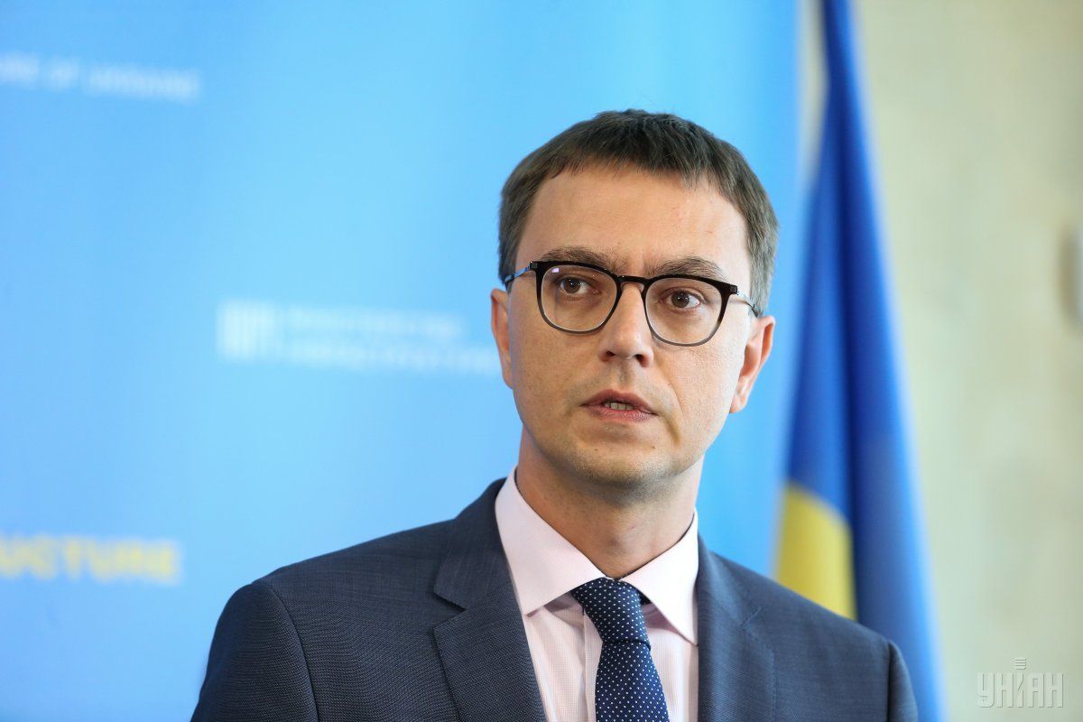 Сам міністр порівнює кримінальне провадження, відкрите в його відношенні за підозрою в незаконному збагаченні, з боротьбою «з бабками в підземних переходах»